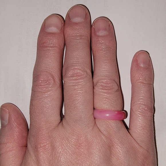 New Pink Glass Ring Band. - Picture 3 of 3